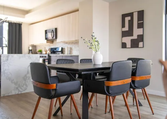 Skyline Retreat- 5br-3 5ba With 2 Car Parking And Rooftop Holiday home Pittsburgh