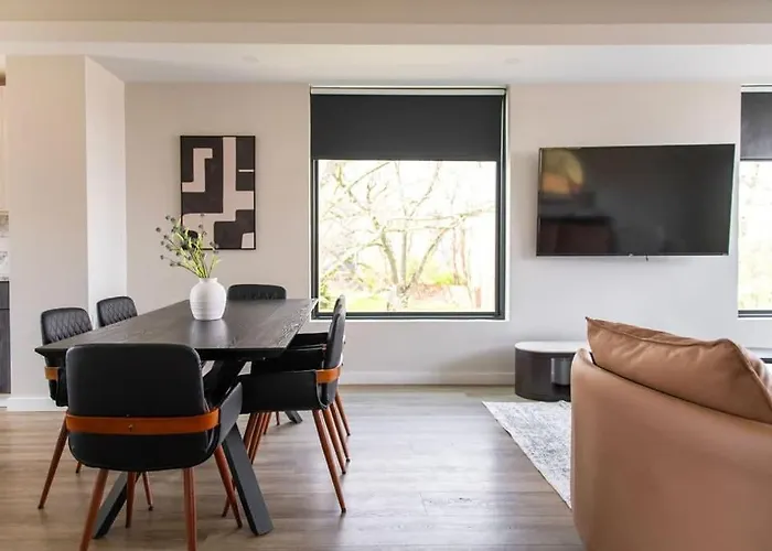 Holiday home Skyline Retreat- 5br-3 5ba With 2 Car Parking And Rooftop Pittsburgh