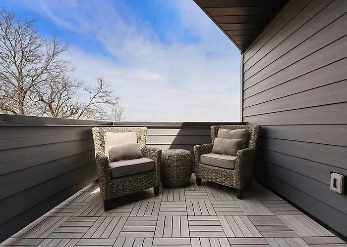 Skyline Retreat- 5br-3 5ba With 2 Car Parking And Rooftop Pittsburgh
