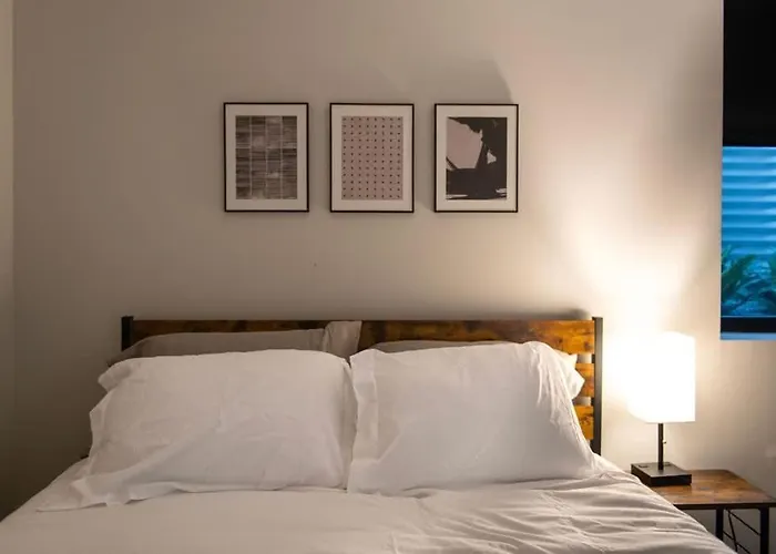 Holiday home Skyline Retreat- 5br-3 5ba With 2 Car Parking And Rooftop Pittsburgh