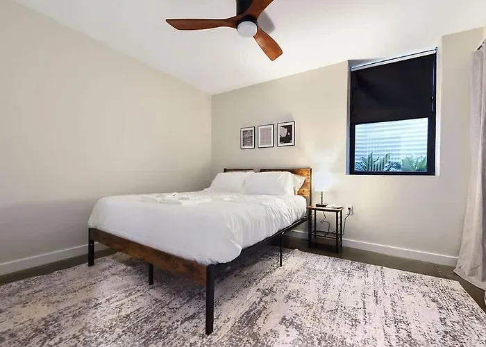Skyline Retreat- 5br-3 5ba With 2 Car Parking And Rooftop Hébergement de vacances *