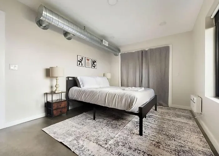 Skyline Retreat- 5br-3 5ba With 2 Car Parking And Rooftop Hébergement de vacances Pittsburgh