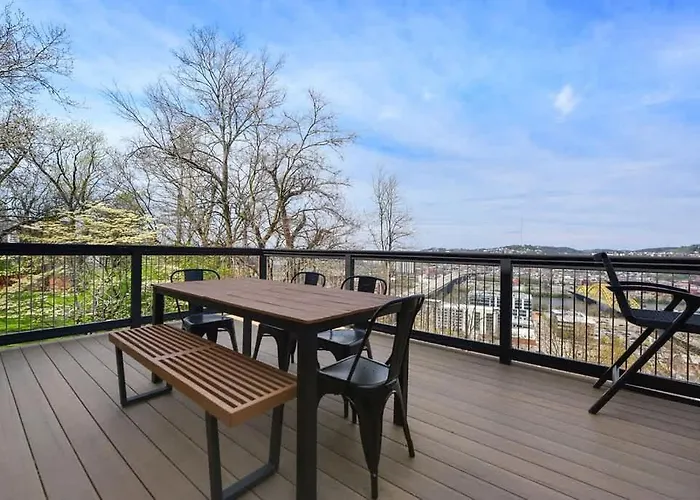 Skyline Retreat- 5br-3 5ba With 2 Car Parking And Rooftop Pittsburgh