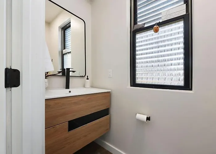 Skyline Retreat- 5br-3 5ba With 2 Car Parking And Rooftop * Pittsburgh